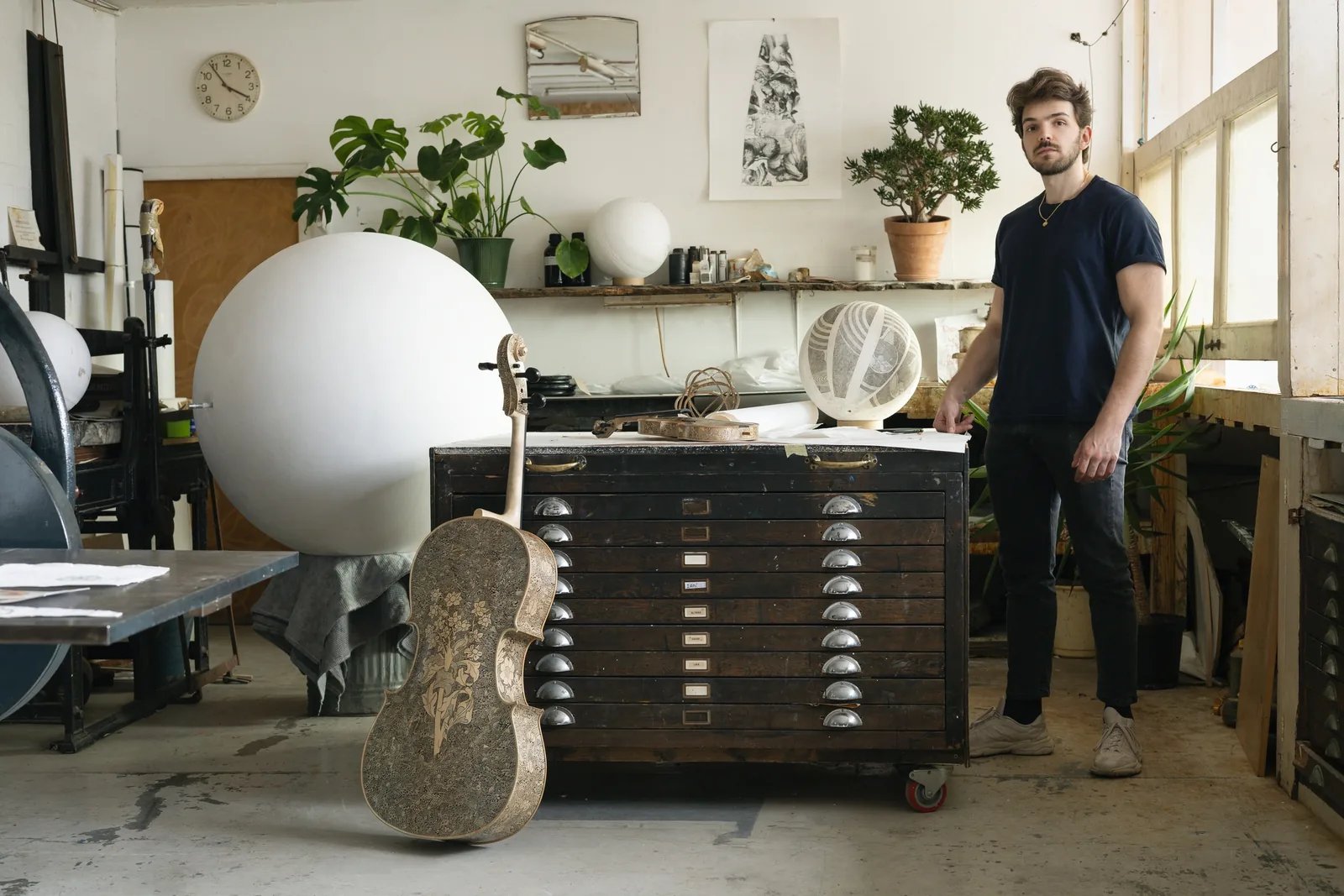 Leonardo Frigo in his London studio